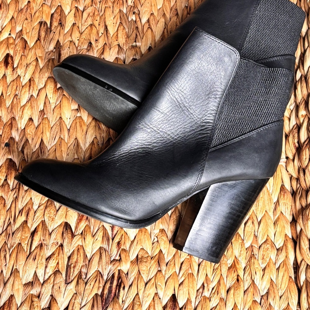 Elegant Black Leather Aldo Ankle Boots